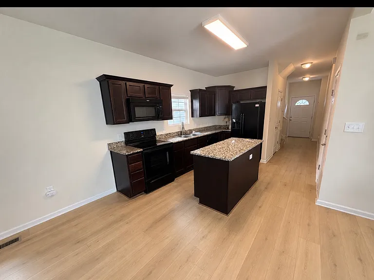 110 Lookout Point Pl — Photo 2