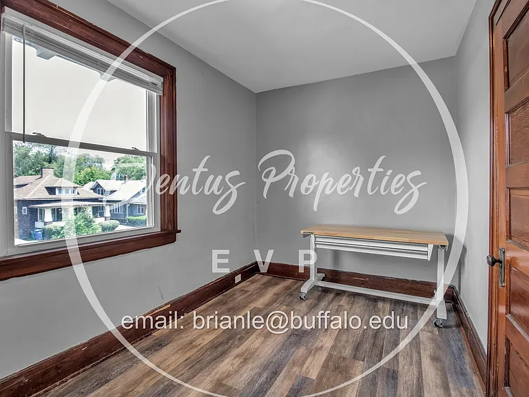 153 Winspear Ave #2 — Photo 6