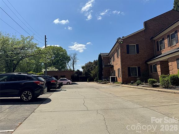 4th image of 1012 Queens Rd Unit C