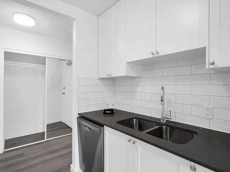 1010 McKenzie Ave #203 — Photo 11