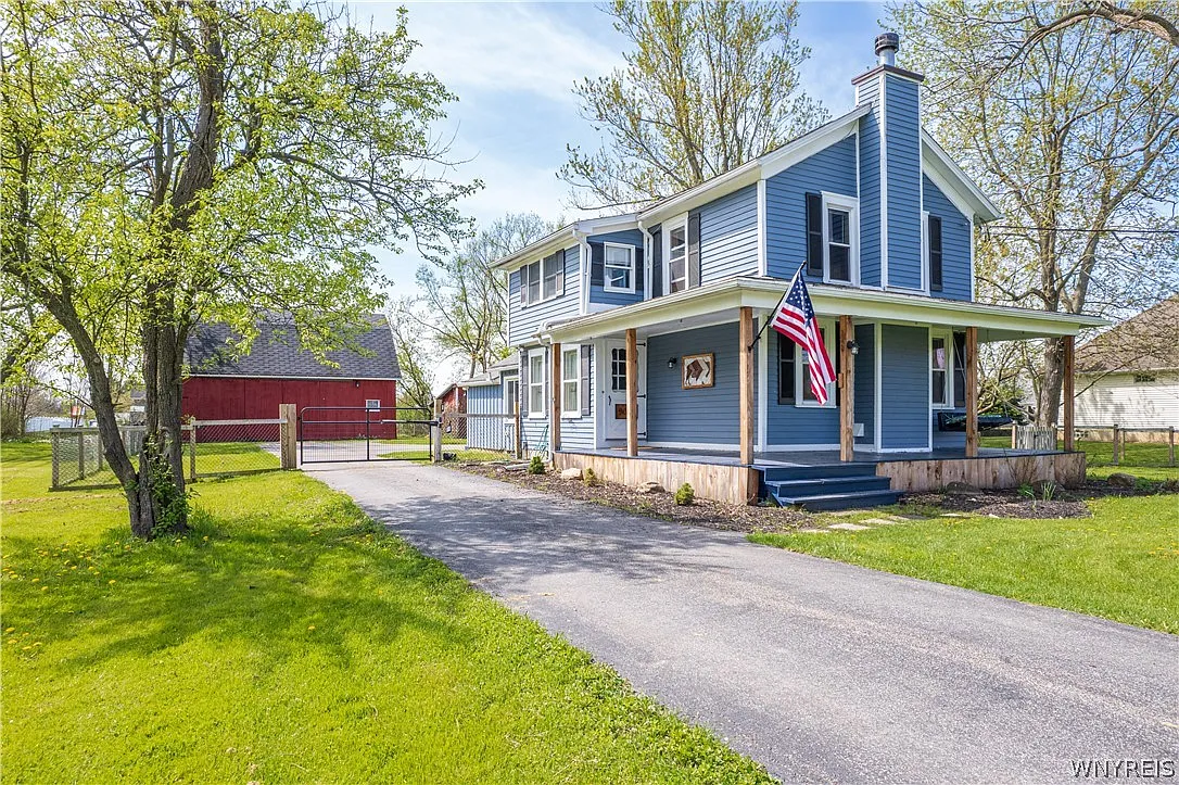 5085 William St photo 1