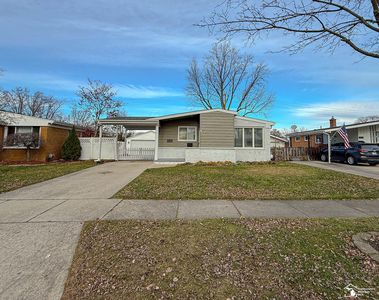 22813 Saint Joan St, Saint Clair Shores, MI, 48080