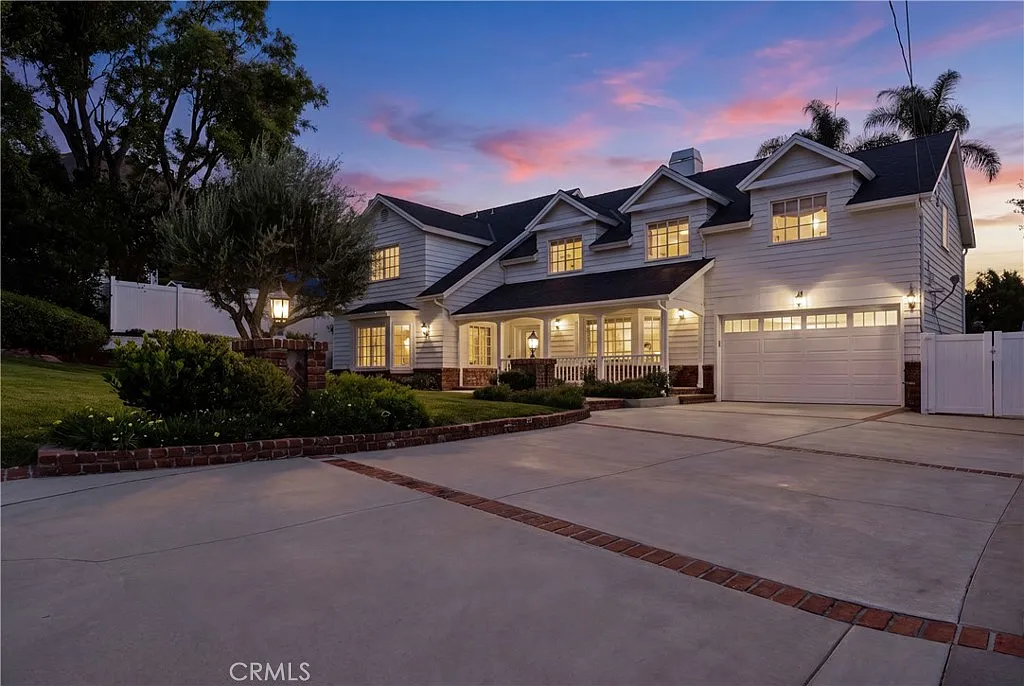 5 bed, 4243 sqft, $15,000 — Photo 2