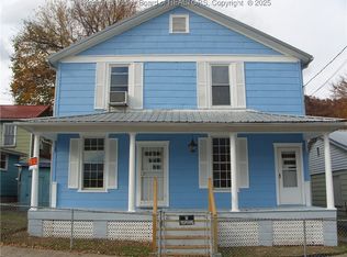 58 Spruce St, Smithers, WV 25186