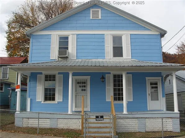 58 Spruce St, Smithers, WV 25186