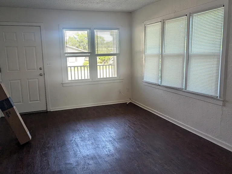 152 Daytona Ave — Photo 3
