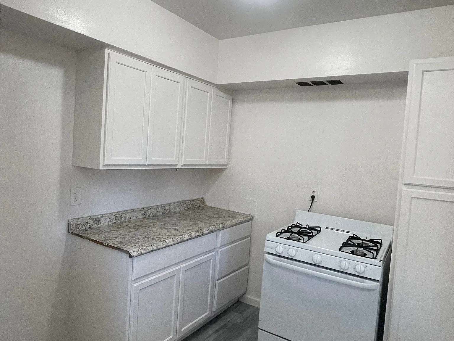 Riverside Townhouse Apartments — Photo 4