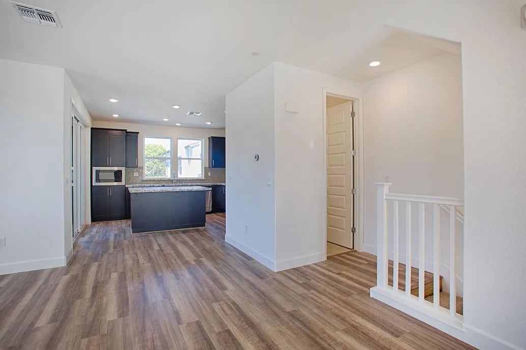 3 bed, 2.5 bath, 1591 sqft, $4,850 — Photo 1