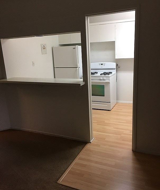 2nd image of 1919 Maple Ave APT 8