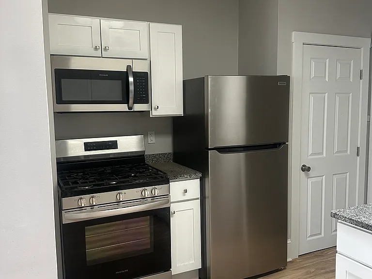 72 Main St #2 — Photo 7