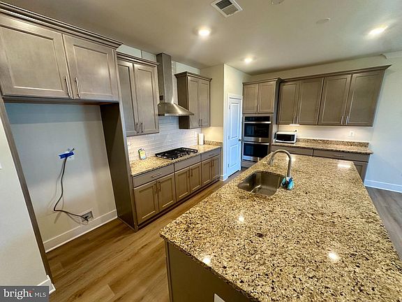 5th image of 342 Rustic Wood Dr