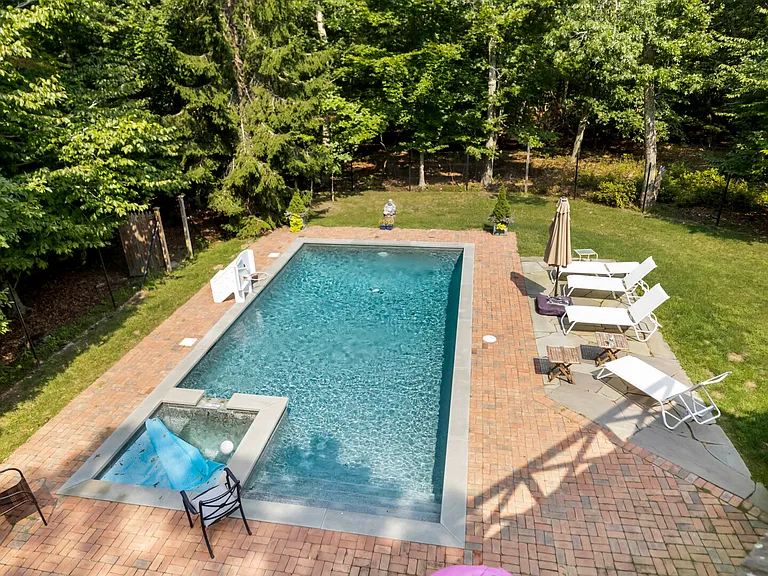 16 Alexis Ct — Photo 39