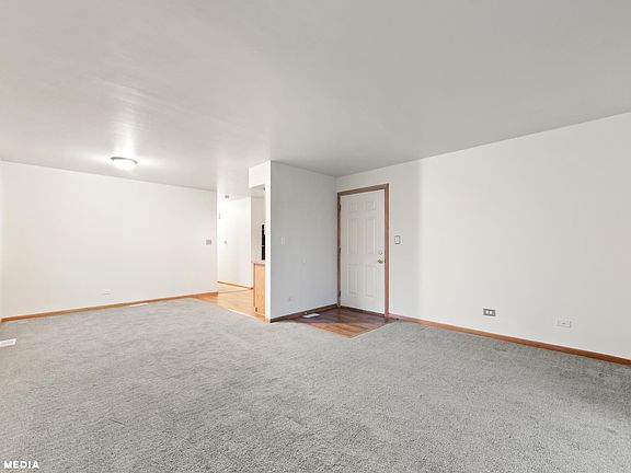 3rd image of 6337 S Archer Ave S