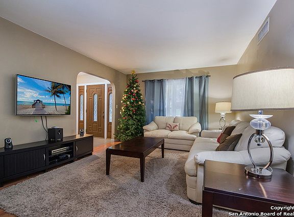 4th image of 3050 Colony Dr