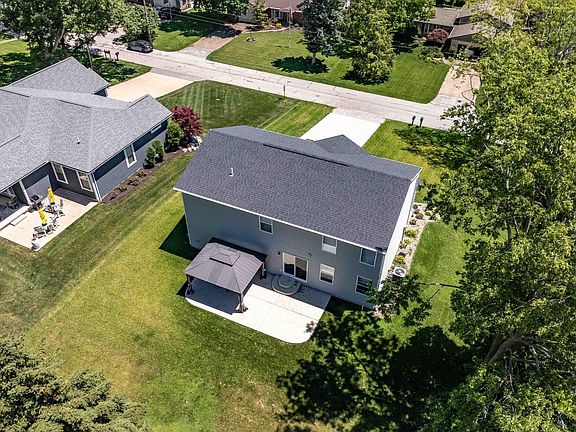 3rd image of 3712 N Delwood Dr