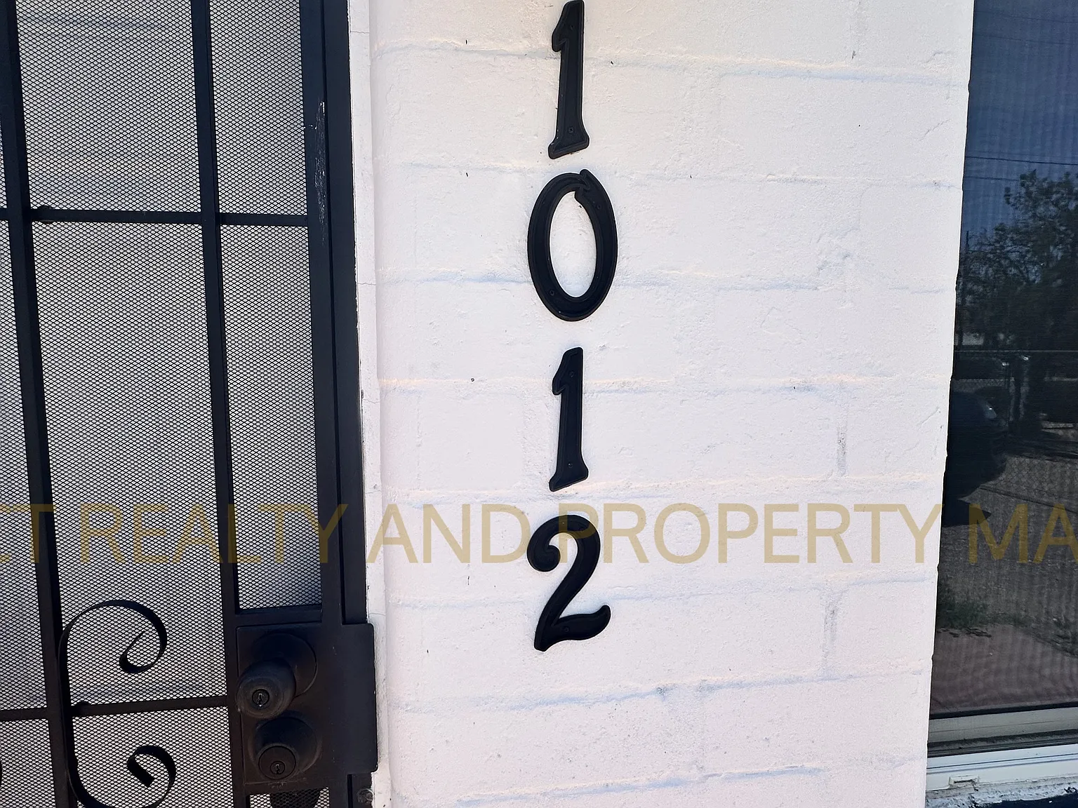 1012 N Grande Ave - 1 — Photo 3