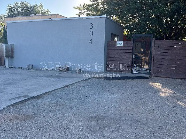 304 Texas St NE #B — Photo 1