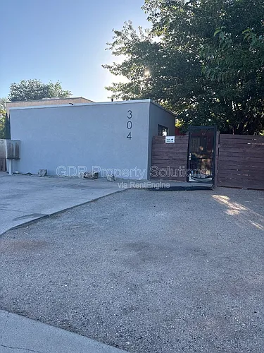 304 Texas St NE #B Photo 1