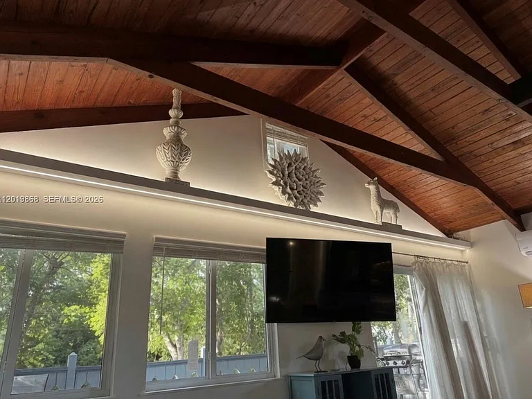 130 NE Gumbo Limbo Dr — Photo 12