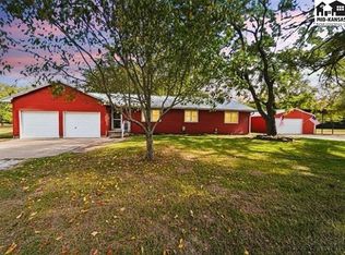 7214 Valley Rd, Hutchinson, KS 67502