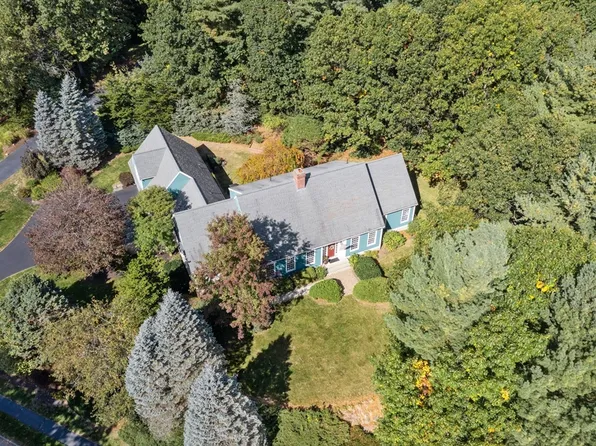 4 Village Green Ln, Holden, MA 01520