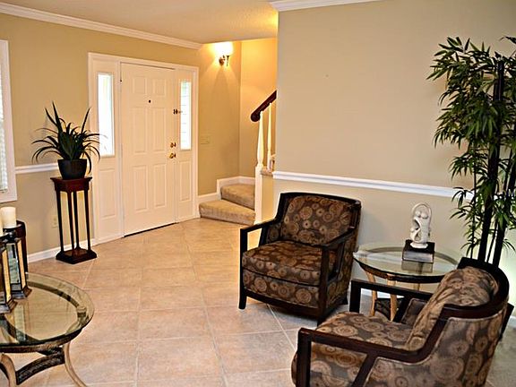 3rd image of 617 Oak Cir