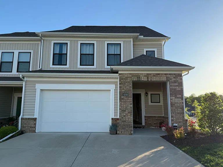 4200 Lind Ln — Photo 2