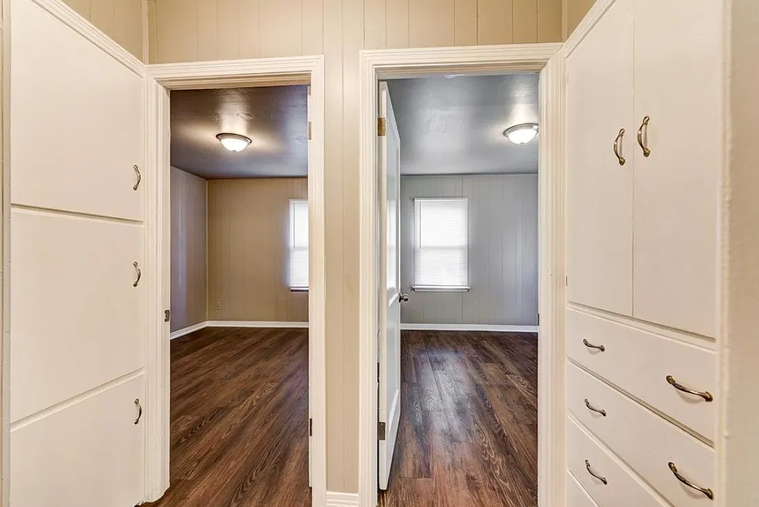 3 bed, 879 sqft, $1,300 — Photo 4