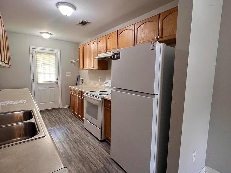 3633 Southward Dr #B — Photo 4
