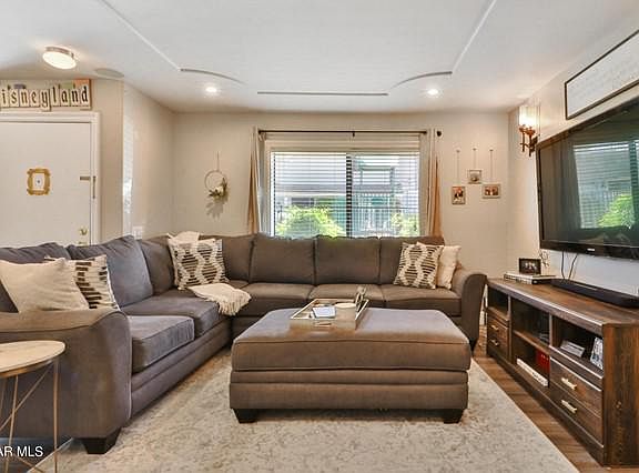5th image of 2346 Royal Ave APT 9