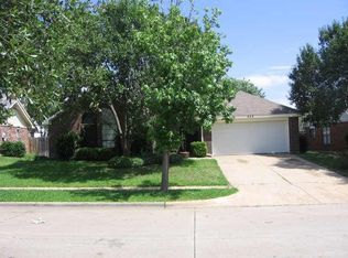 520 Kessler St, Grand Prairie, TX 75052