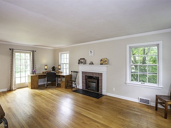3rd image of 6911 Brookside Rd