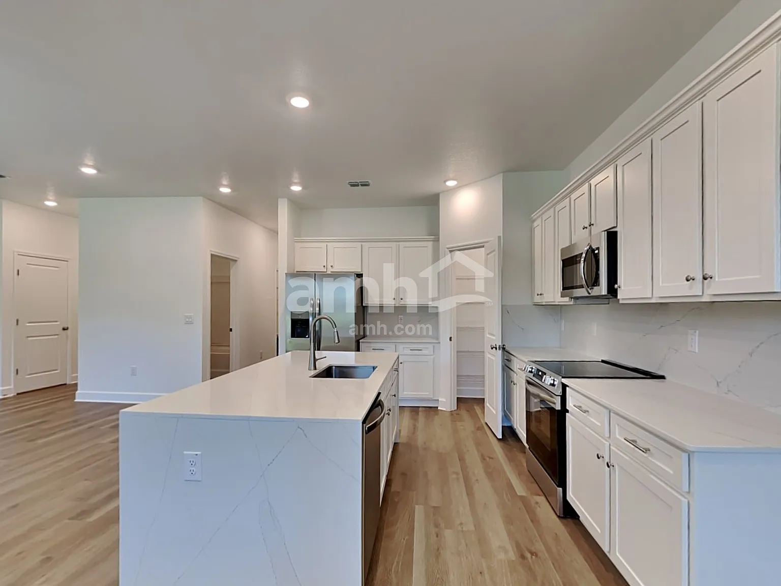 5 bed, 3.0 bath, 2377 sqft, $2,645 — Photo 3