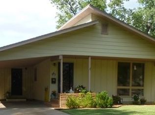 108 Redbud Dr, Winfield, KS 67156