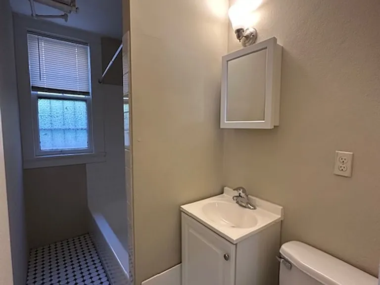 Freshly Renovated 2BR Apartments Near UWM Heat Included — Photo 3