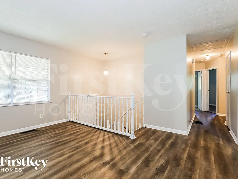 568 Dixon Rd — Photo 6
