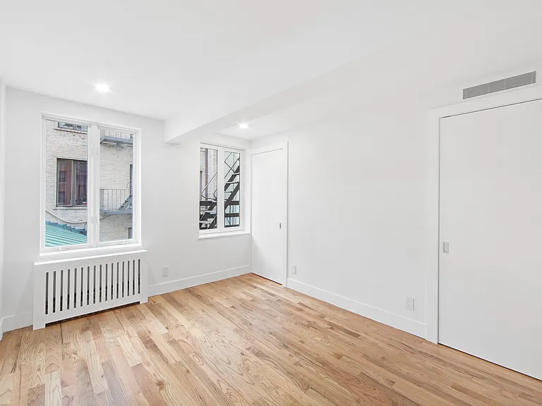 215 E 59th St #CHR — Photo 16