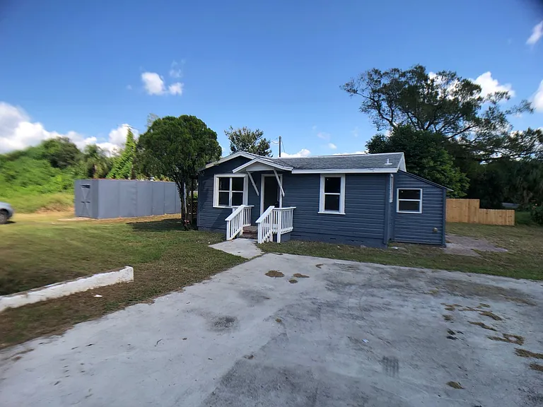 902 Canal Dr — Photo 3