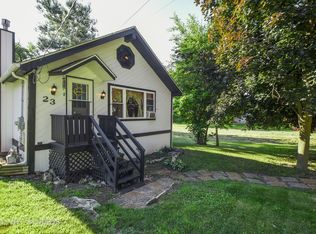 23 S Maple Ave, Fox Lake, IL 60020