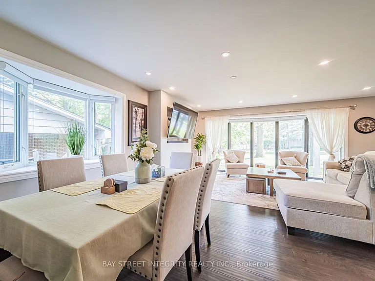 1277 Gainsborough Dr — Photo 12