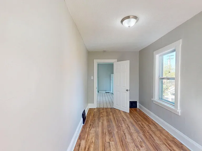 3149 W 32nd St — Photo 13