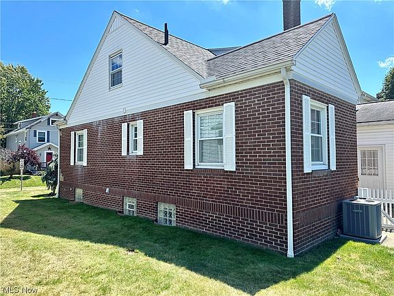 3rd image of 343 N Elm St
