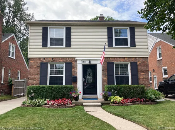 1617 Brys Dr, Grosse Pointe Woods, MI 48236