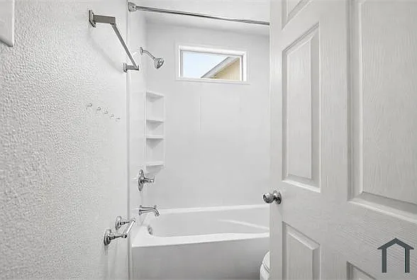 1343 Edgemont Ave — Photo 4