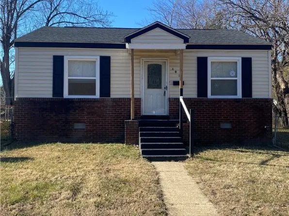 105 Gravatt Ave, Blackstone, VA 23824