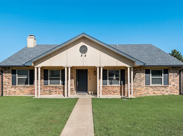 921 Granite Ln, Desoto, TX 75115