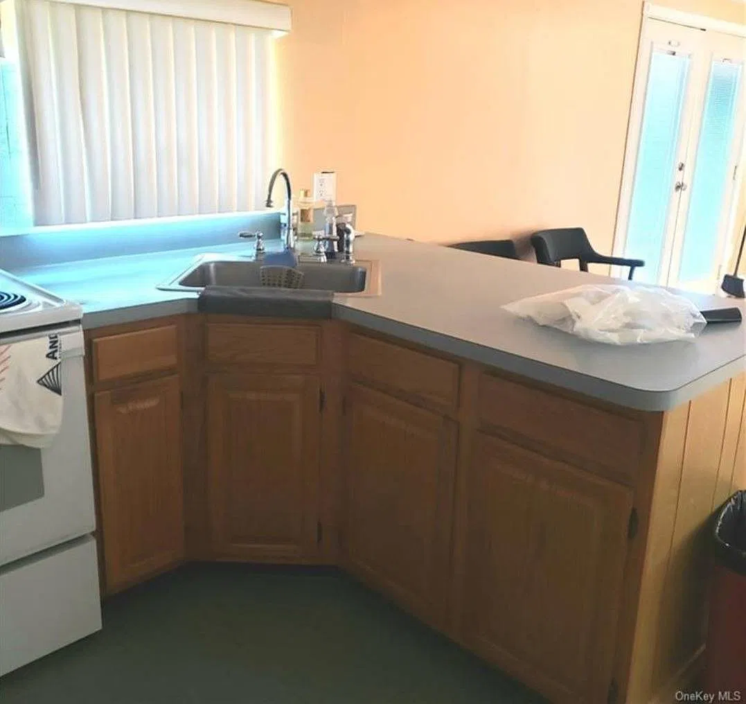 3 bed, 1.0 bath, 1232 sqft, $2,700 — Photo 3