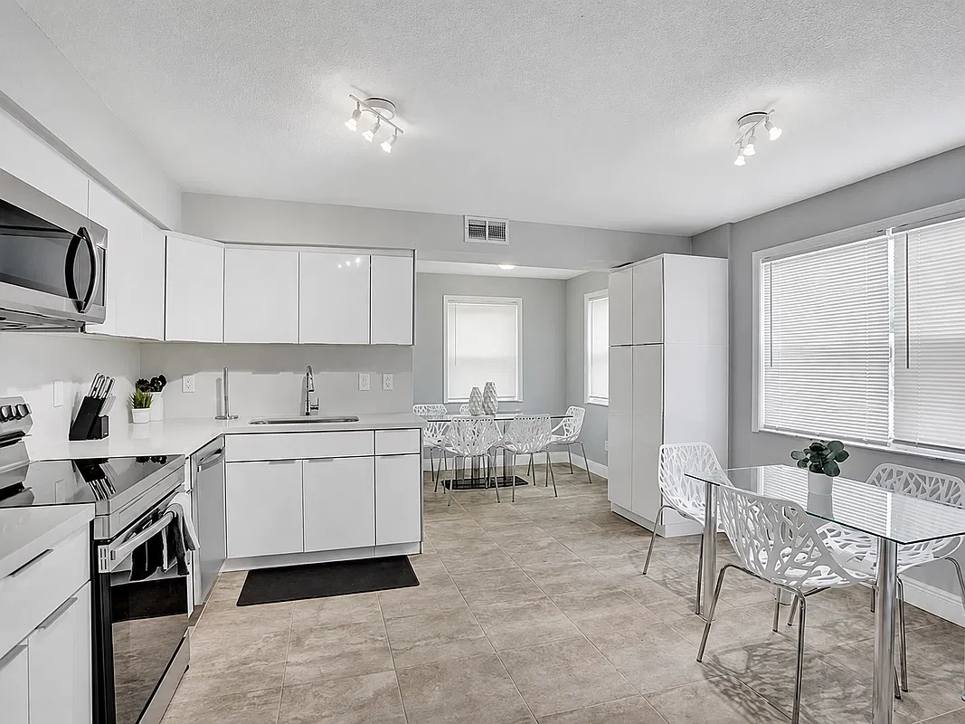 4 bed, 3.0 bath, 1963 sqft, $4,500 — Photo 3