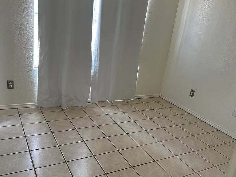 295 Vista Hermosa — Photo 3