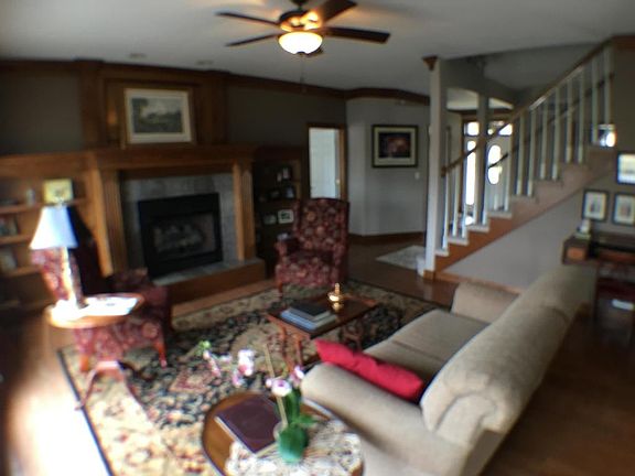 5th image of 615 S Lake Dr